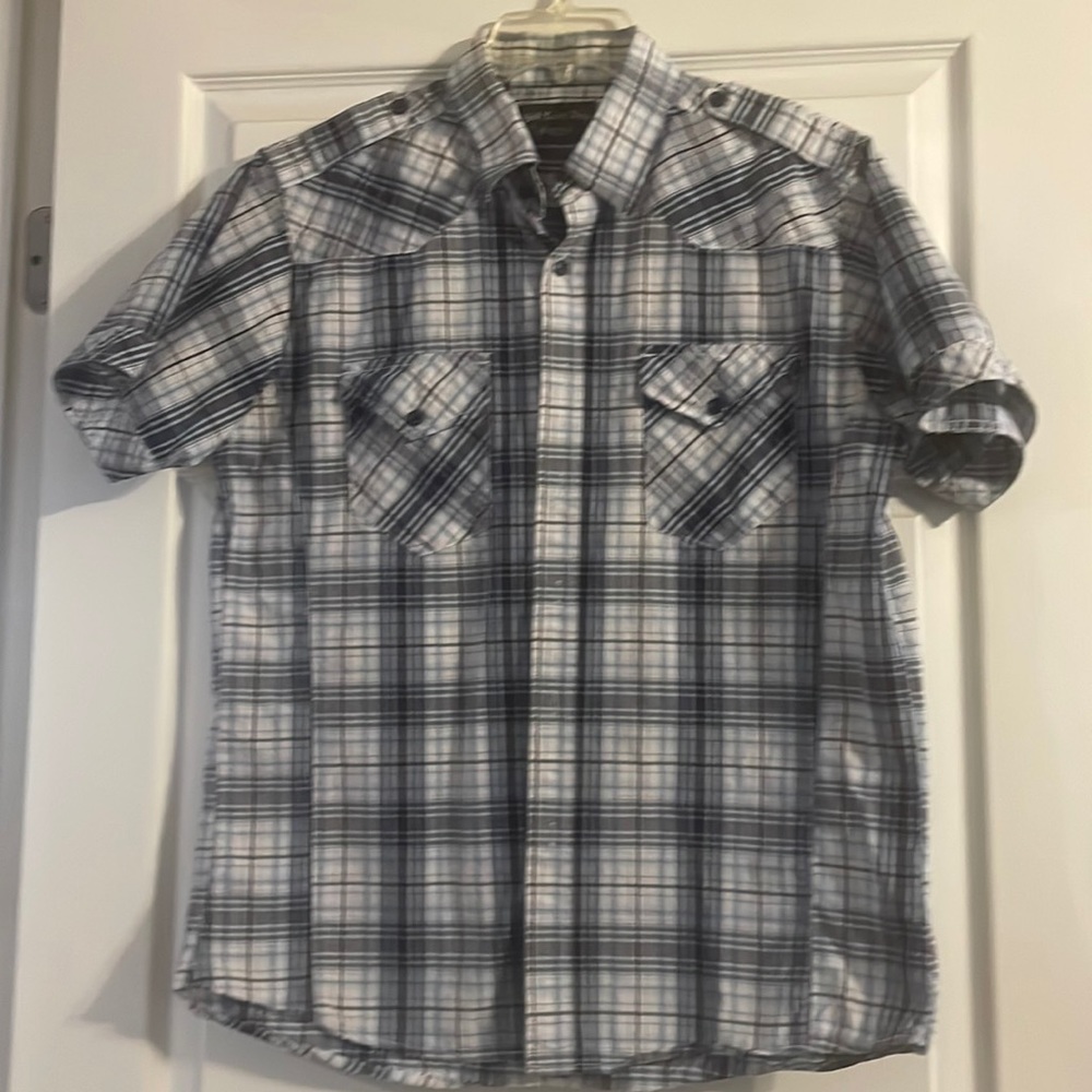 Short sleeve button up